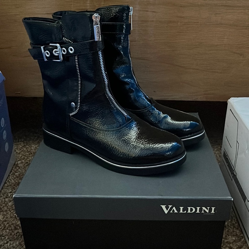 {Valdini} Patent Leather Boots